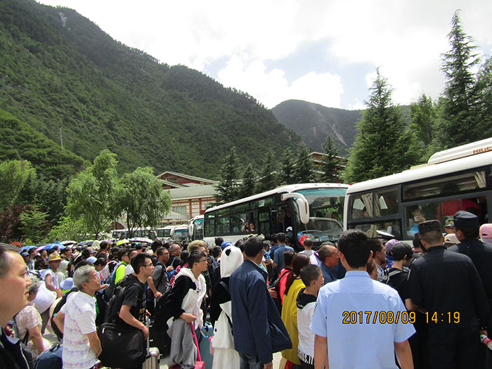 前往九寨溝抗震救災(zāi)輸送旅客